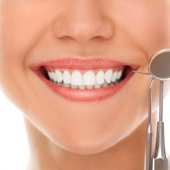Γιατί είναι αναγκαίο να καθαρίζονται καθημερινά τα μεσοδόντια διαστήματα των δοντιών;